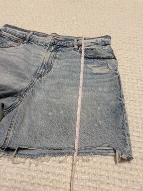 American Eagle women’s denim shorts, size 4.  Excellent condition!